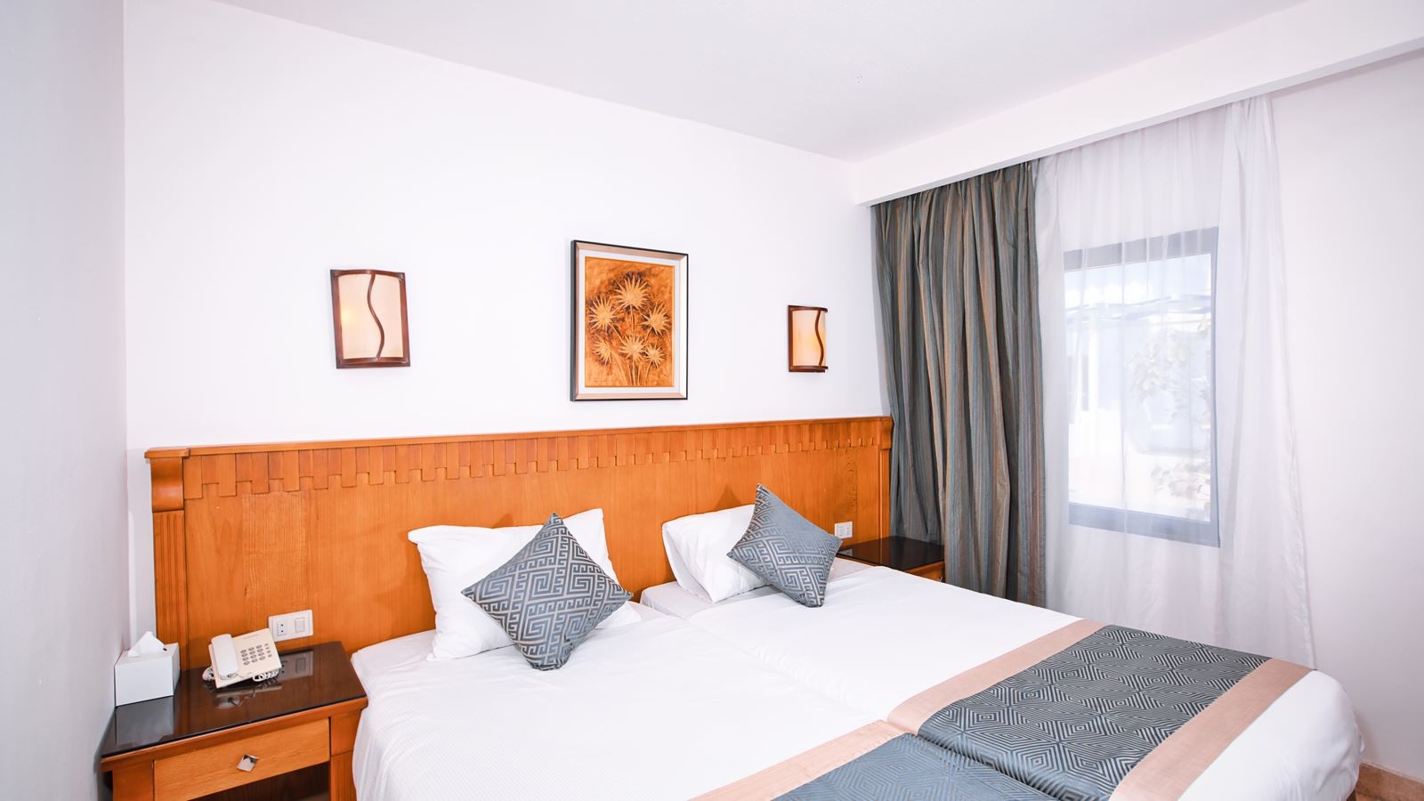 rooms-room-family-gardenpoolview