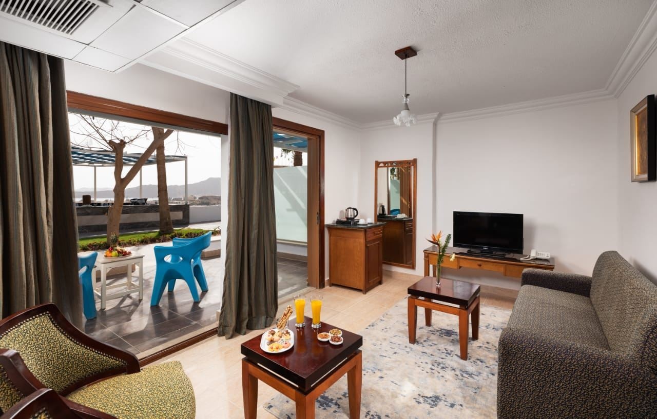 rooms-room-family-gardenpoolview