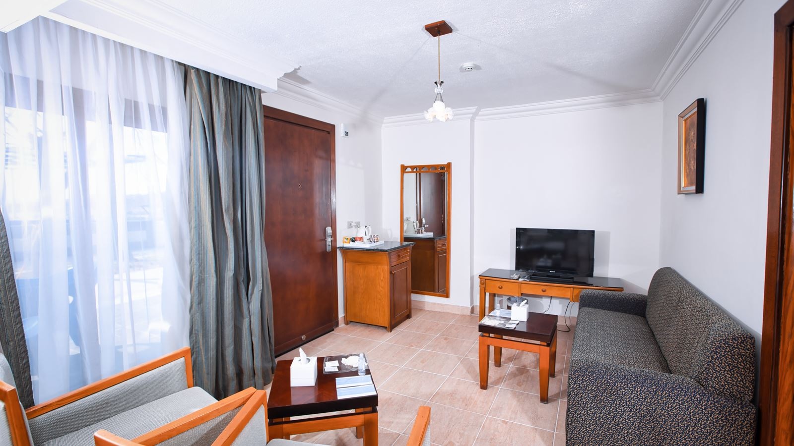 rooms-room-family-gardenpoolview