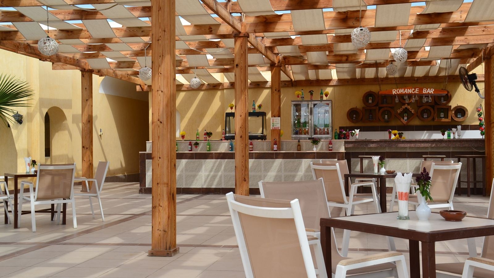 bars-romance-pool-bar