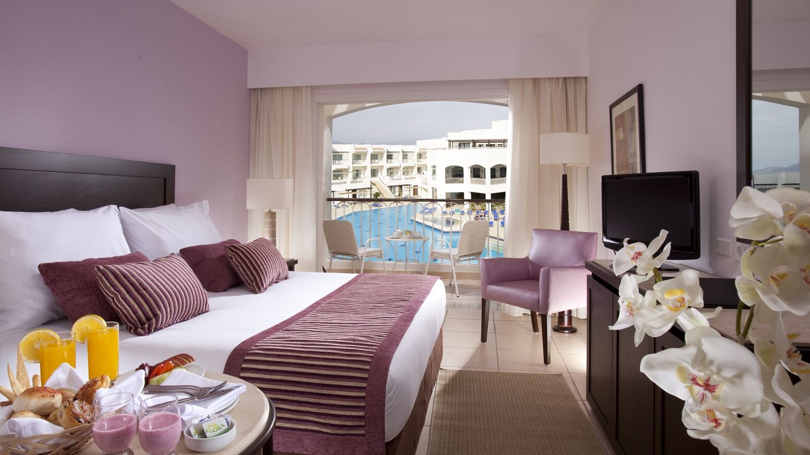 rooms-room-superior-poolview