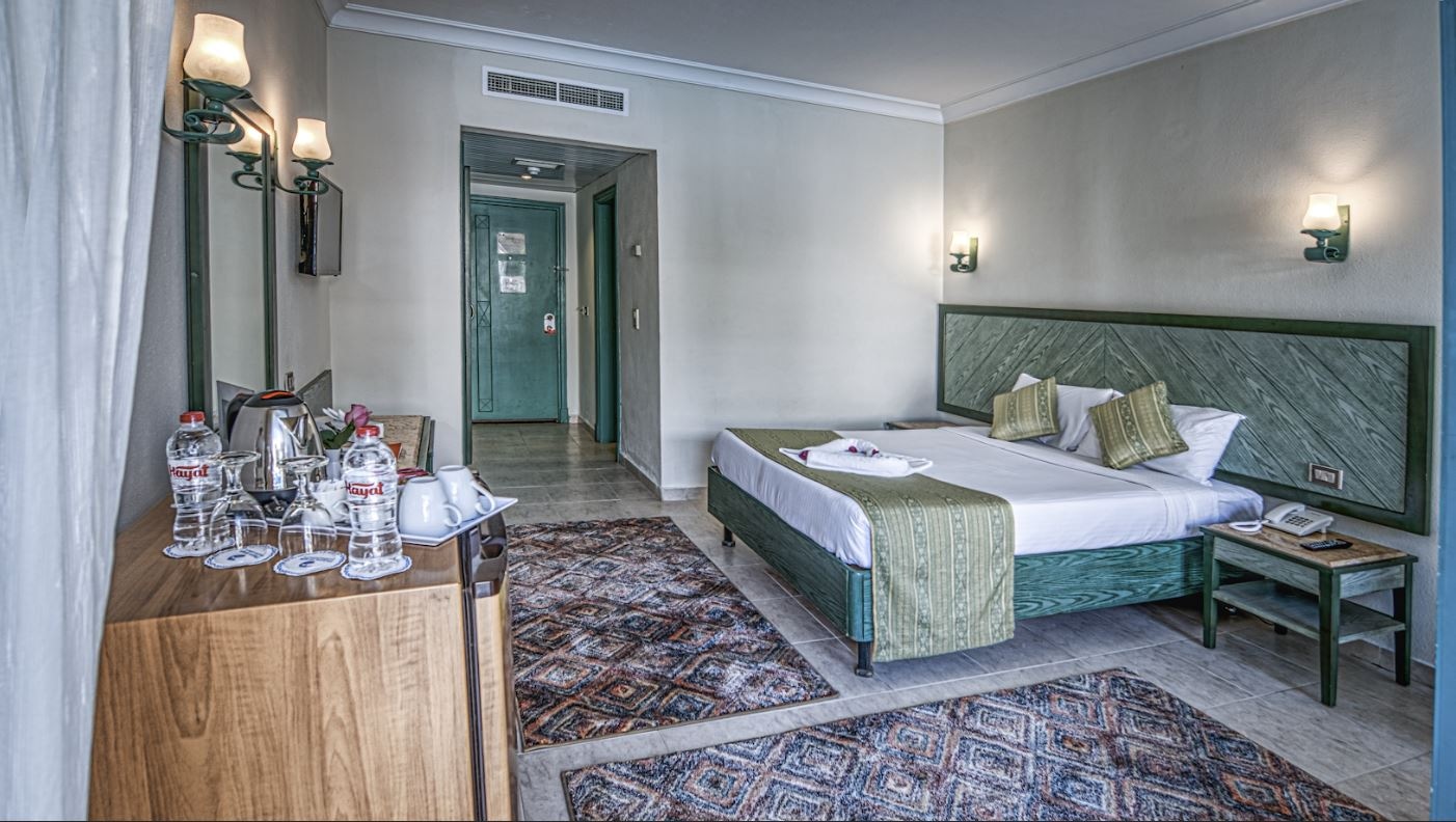 rooms-standard-room--standard-poolview