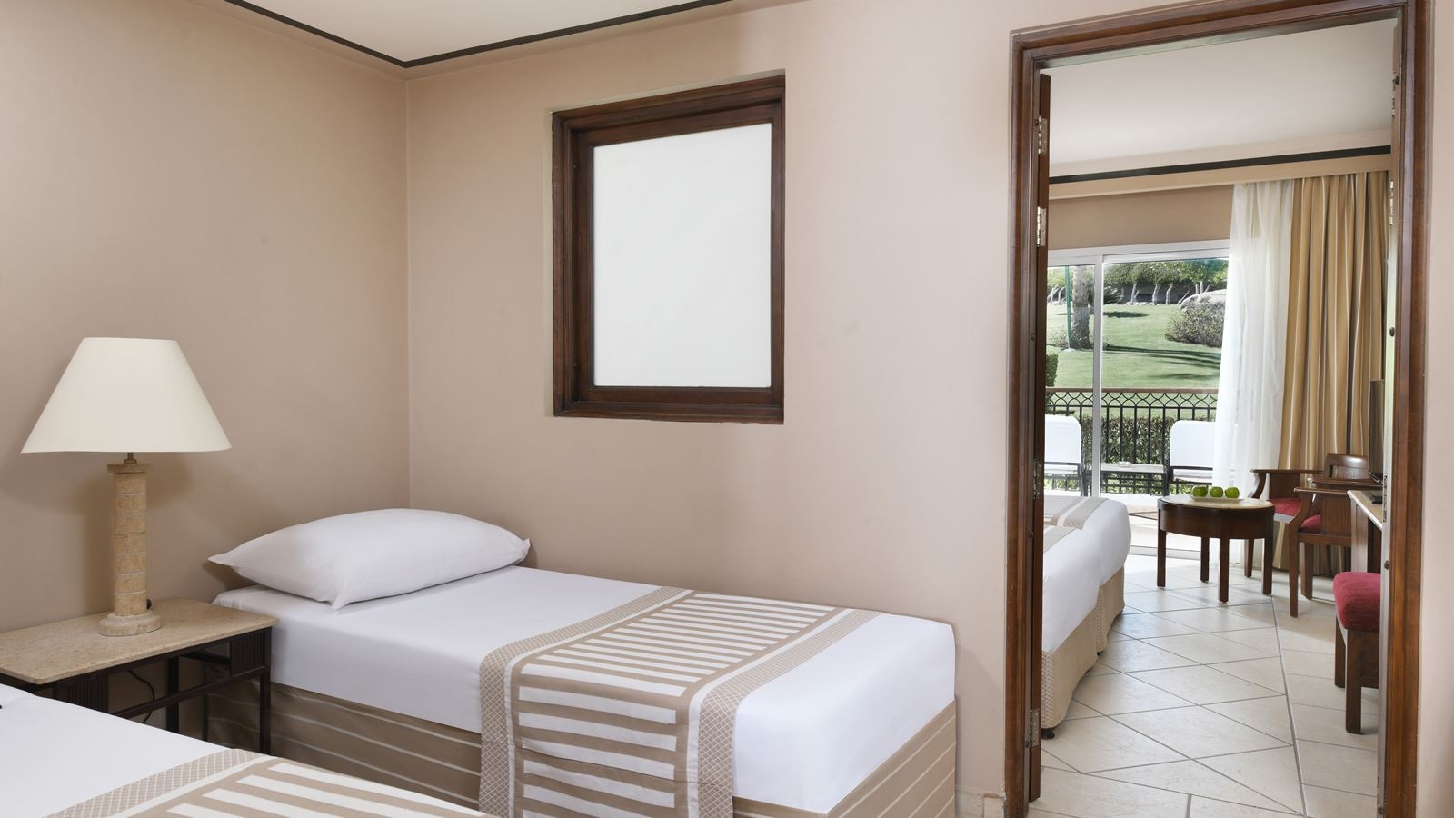 rooms-family-room-garden-view