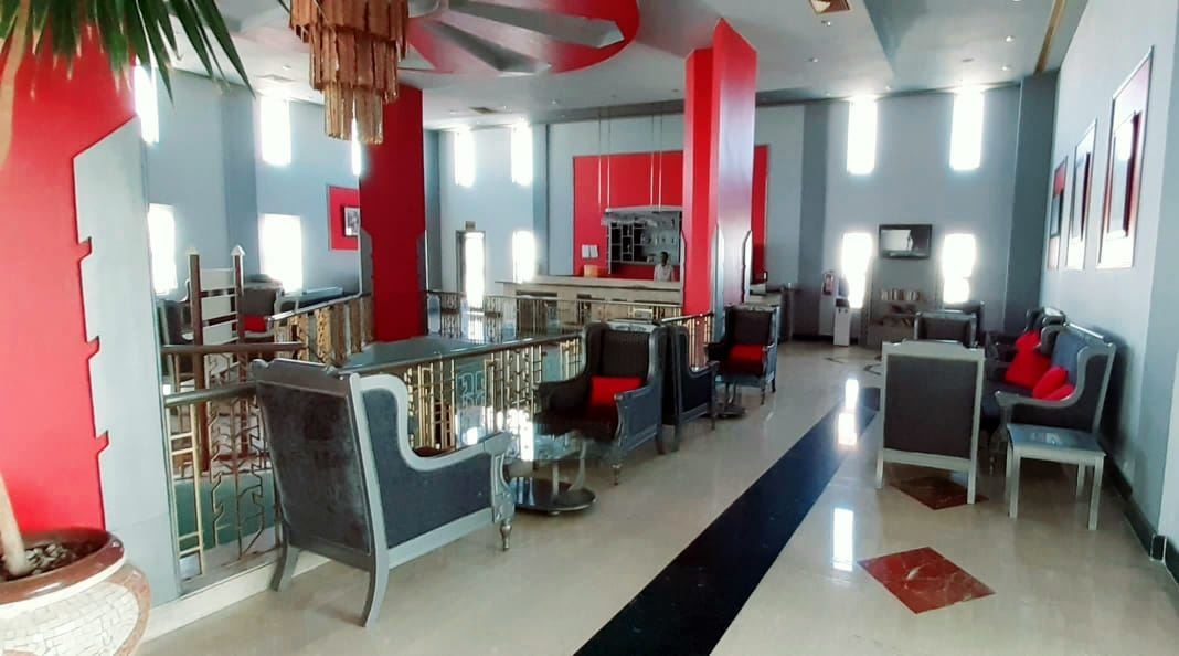 bars-swimming-pool--bar