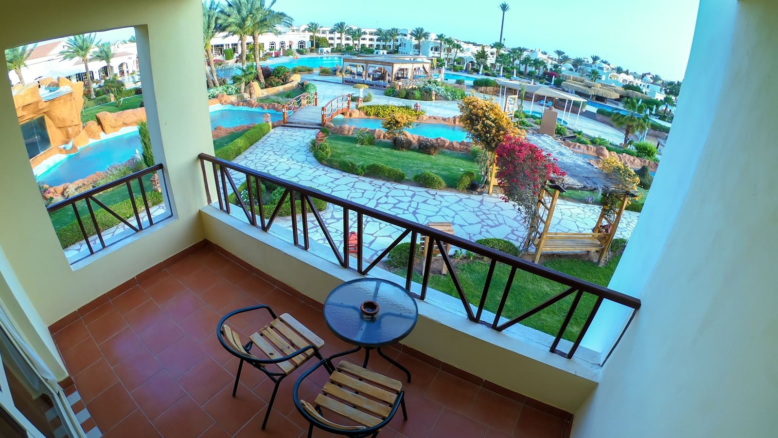 rooms-deluxe-room-pool-view