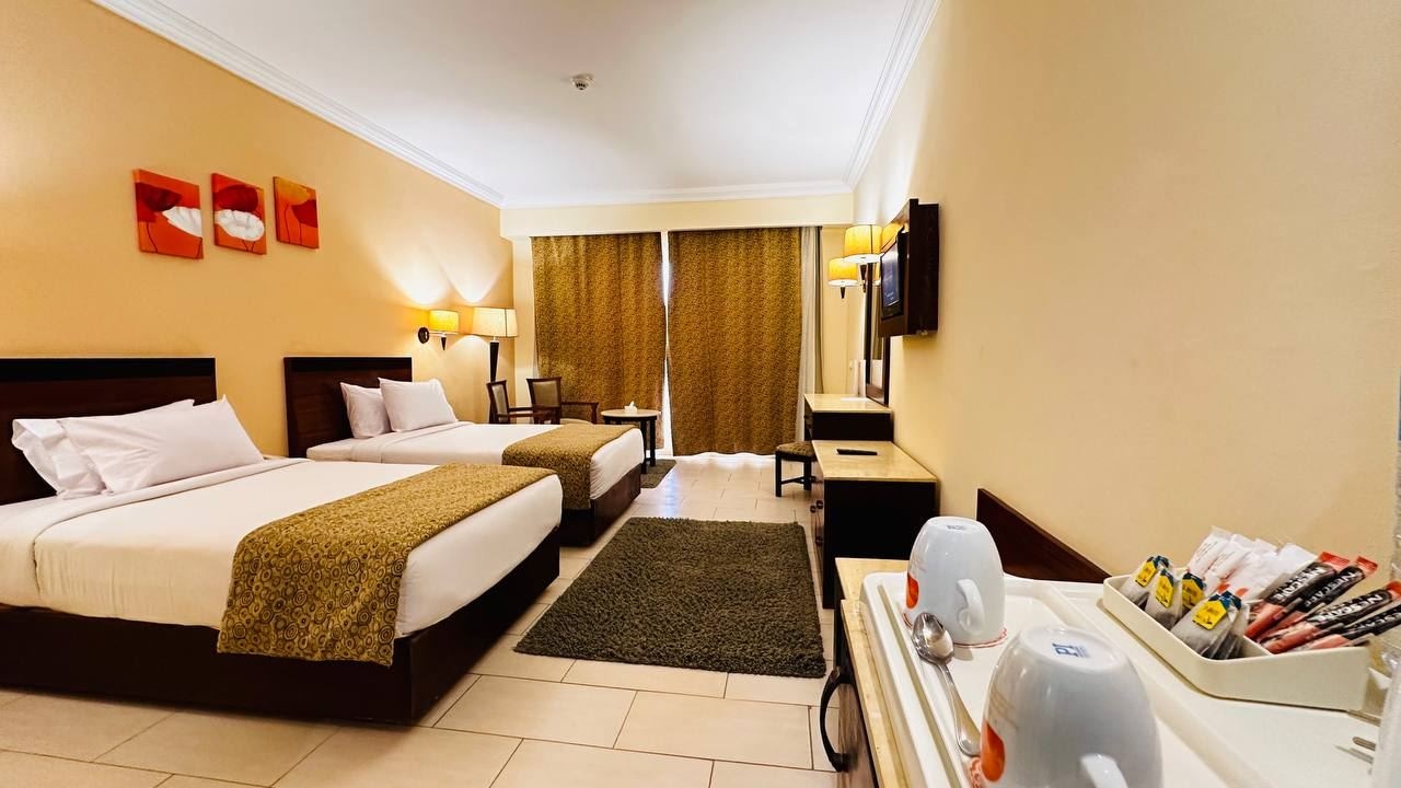 rooms-deluxe-room-pool-view