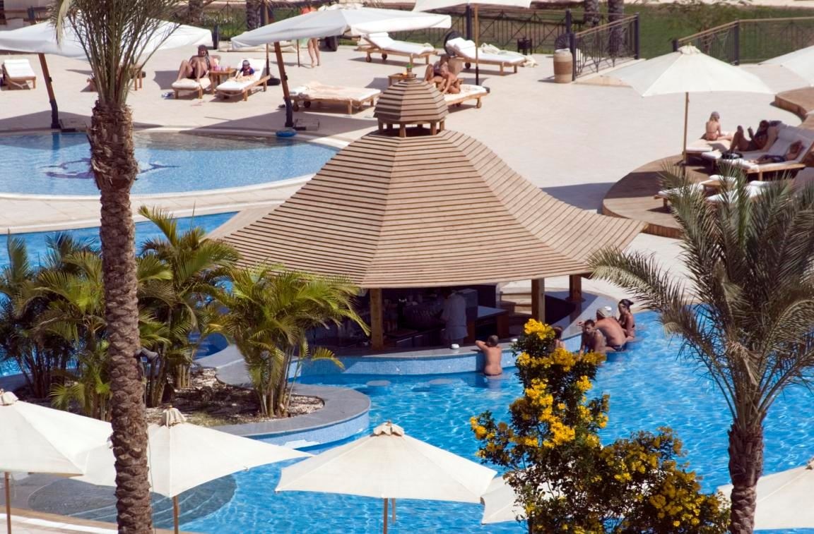 bars-activity-pool-bar