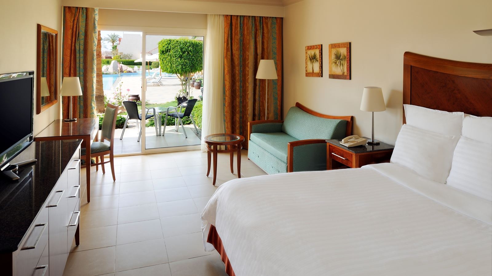 rooms-deluxe-room-with-1-king-bed-pool-view-beach-side-------rmsd00dbpv00