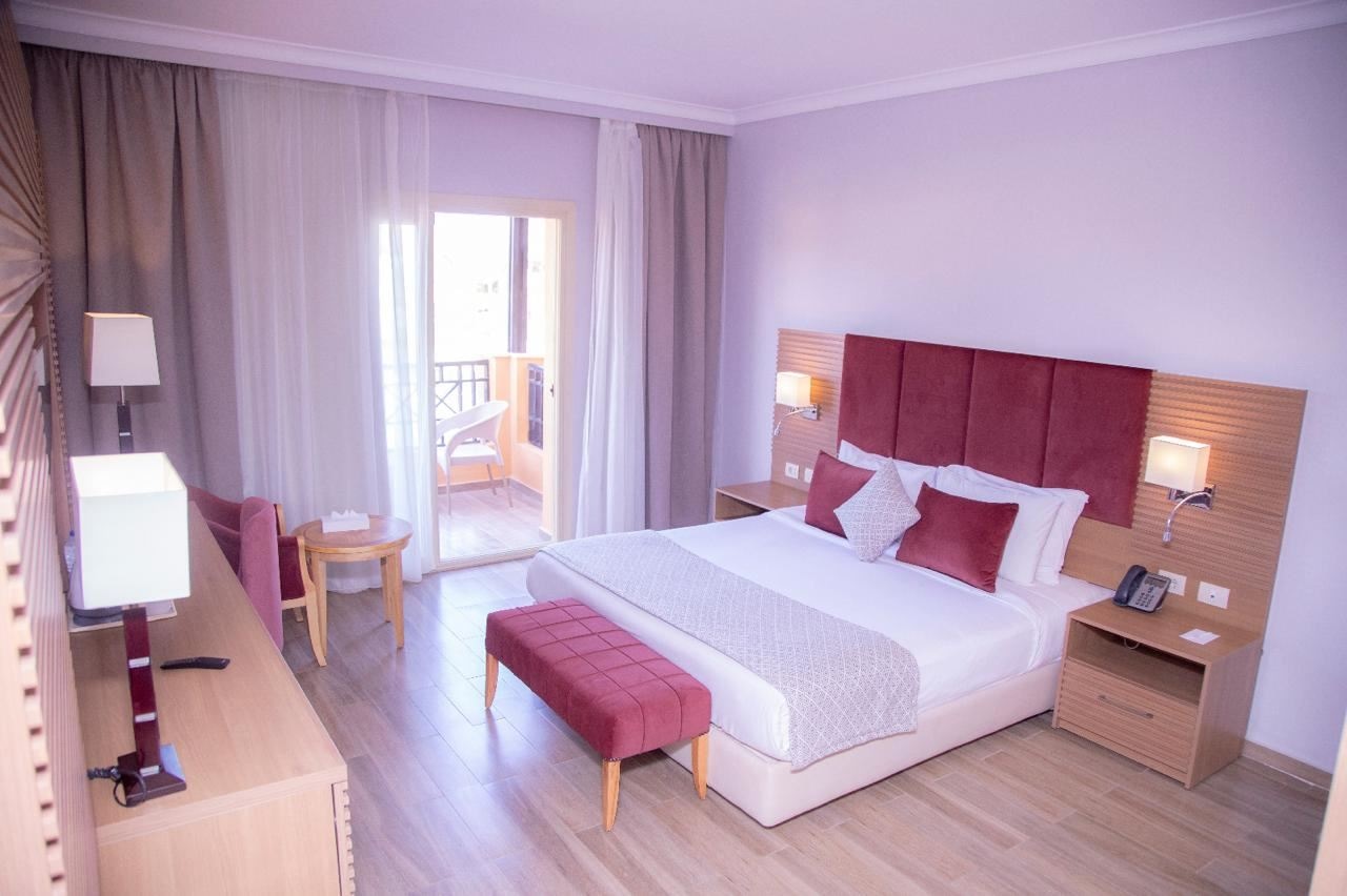 rooms-premium-pool-room