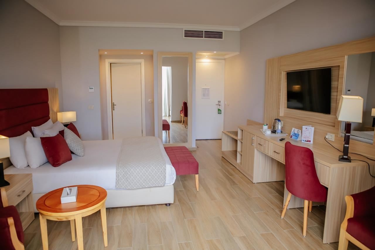 rooms-premium-pool-room