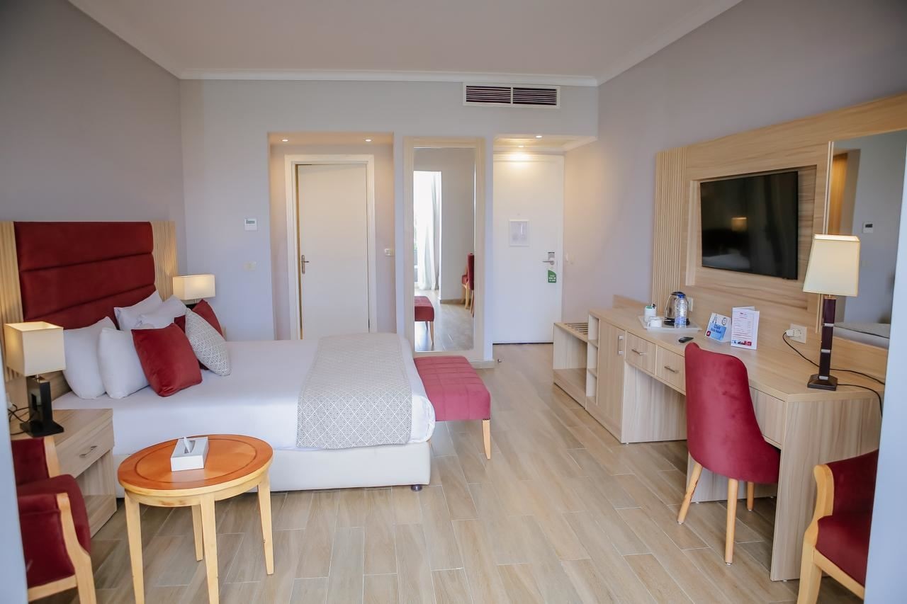 rooms-premium-pool-room