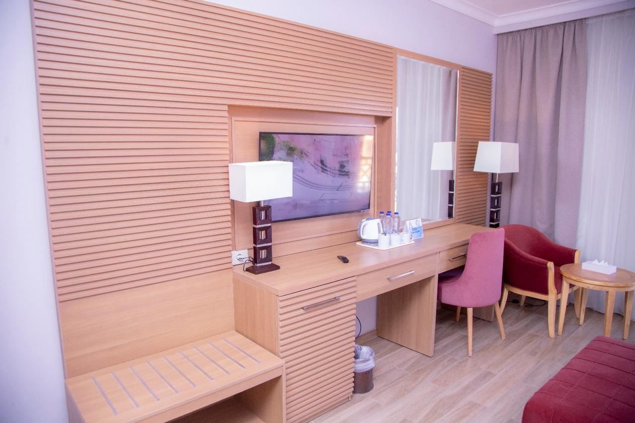 rooms-premium-pool-room