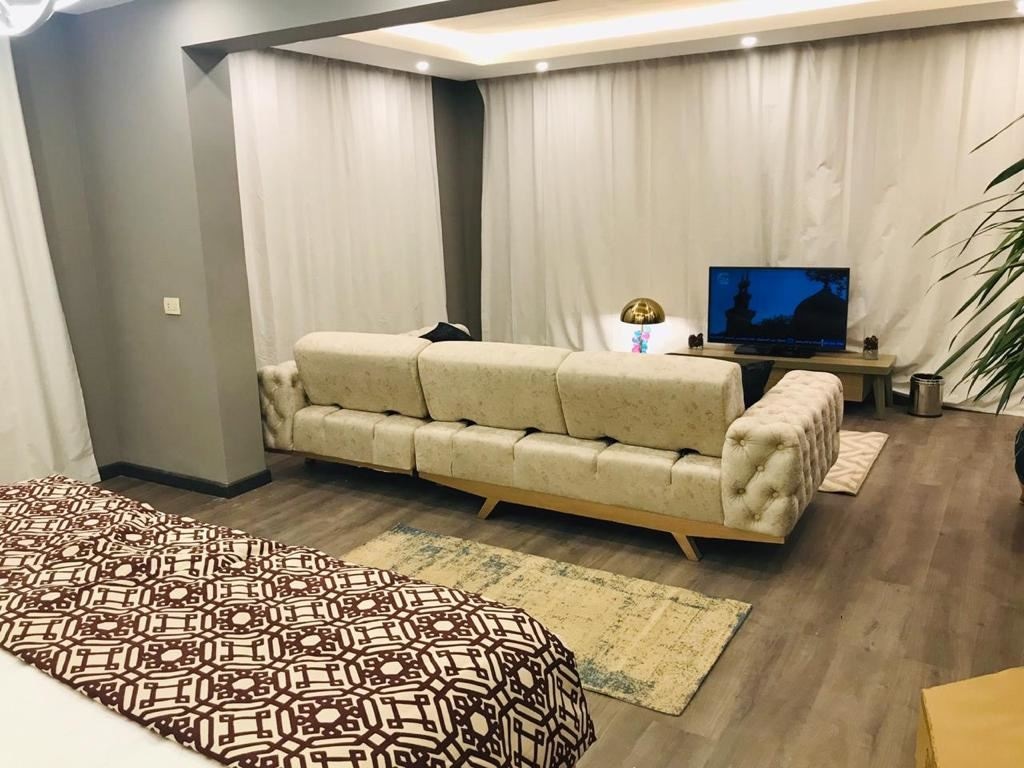 rooms-royal-suite-with-beach-front