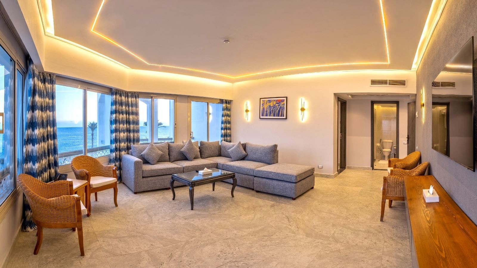 rooms-royal-suite-side-sea