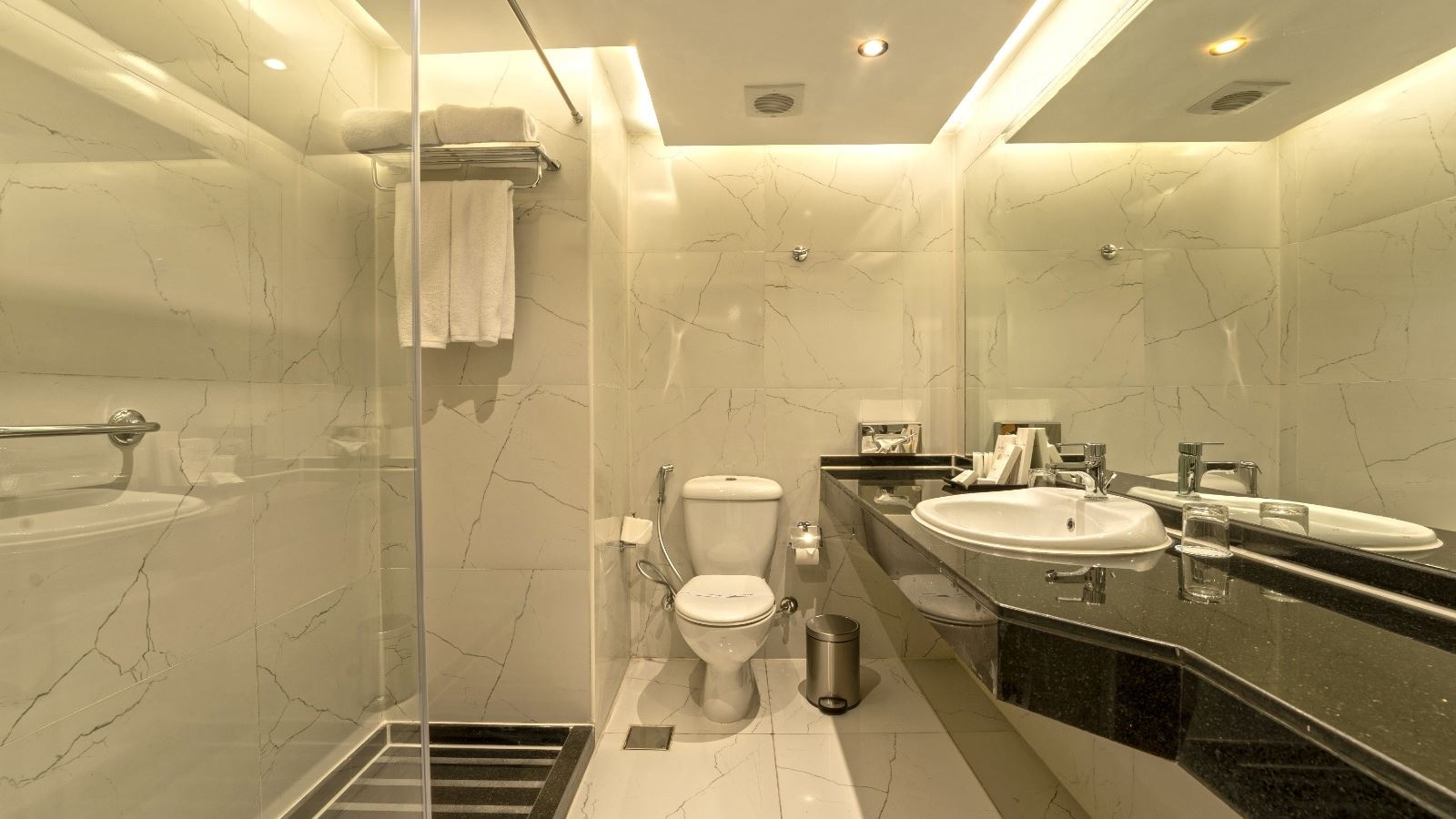 rooms-royal-suite-sea-front