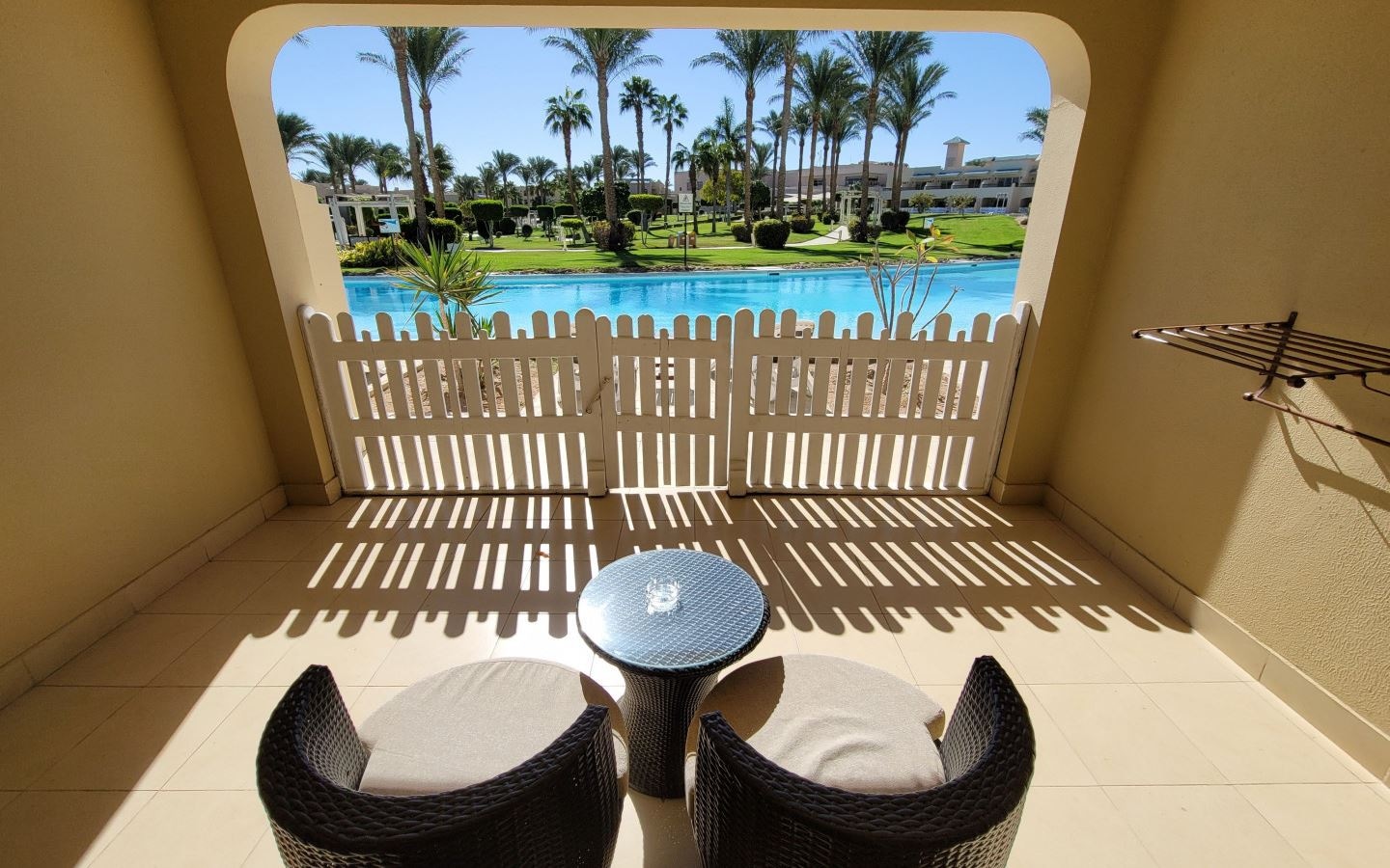 rooms-swim-up-room