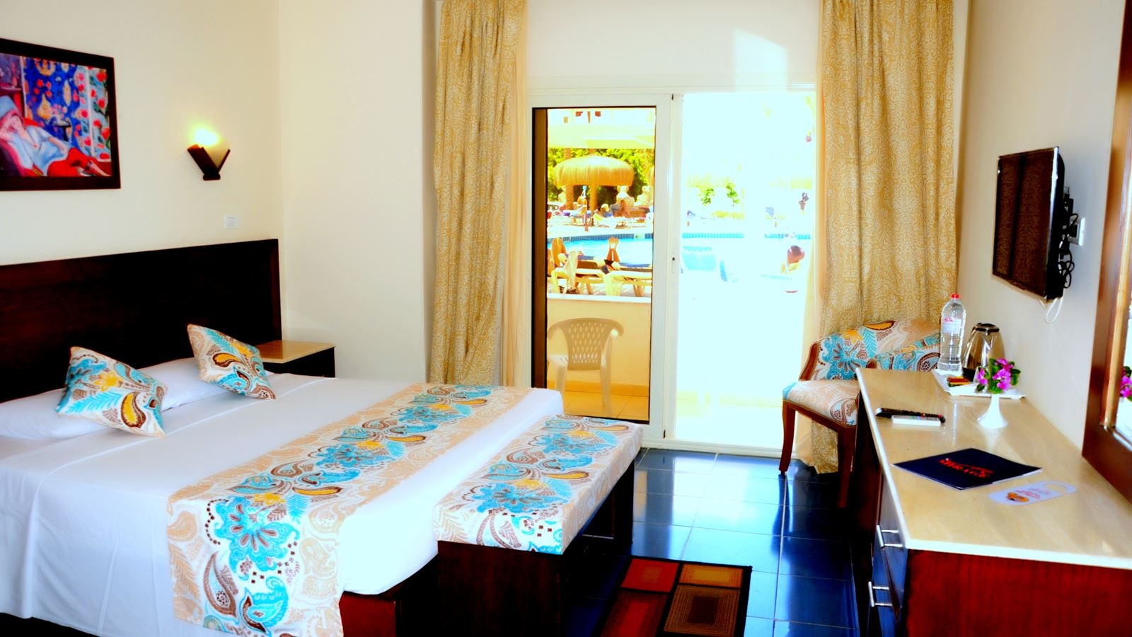 rooms-room-standard-pool-view