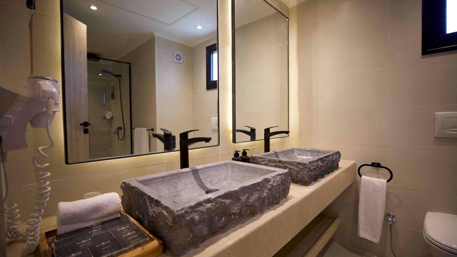 rooms-junior-jacuzzi-suite-garden-view