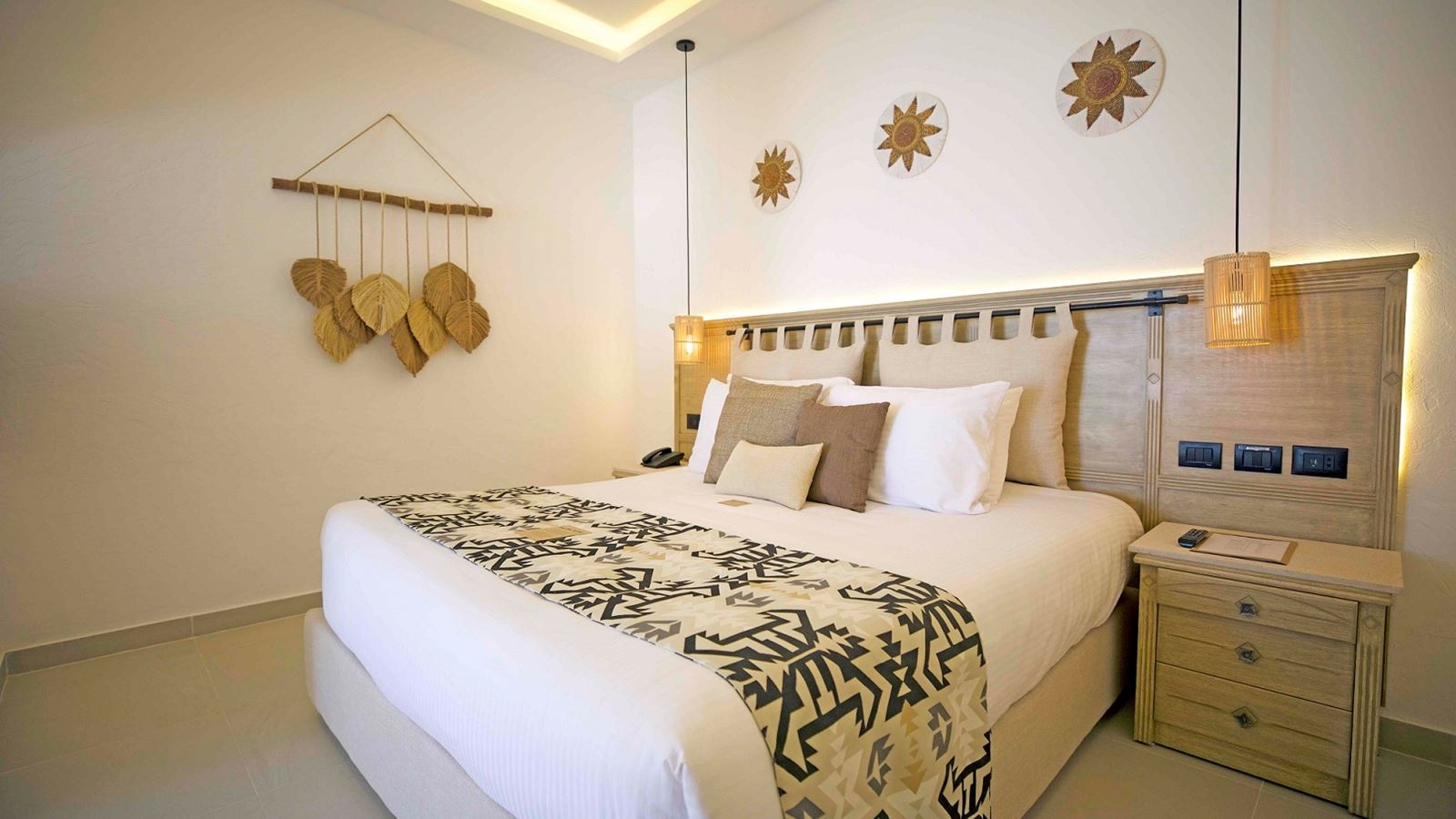 rooms-posh-club-lexi-suite