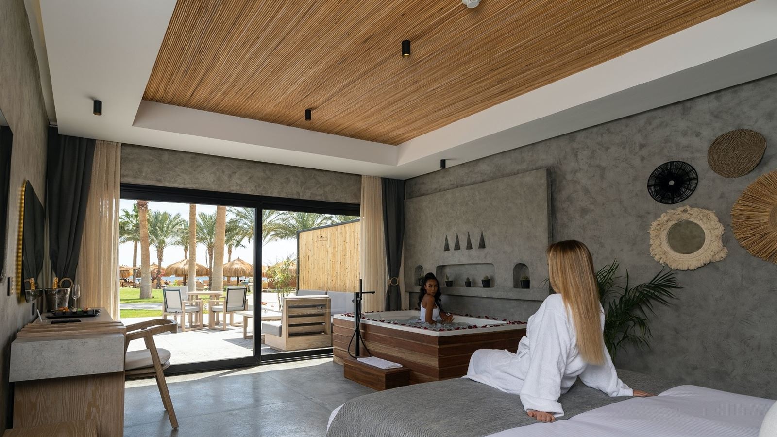 rooms-posh-club-executive-pool--jacuzzi-suite