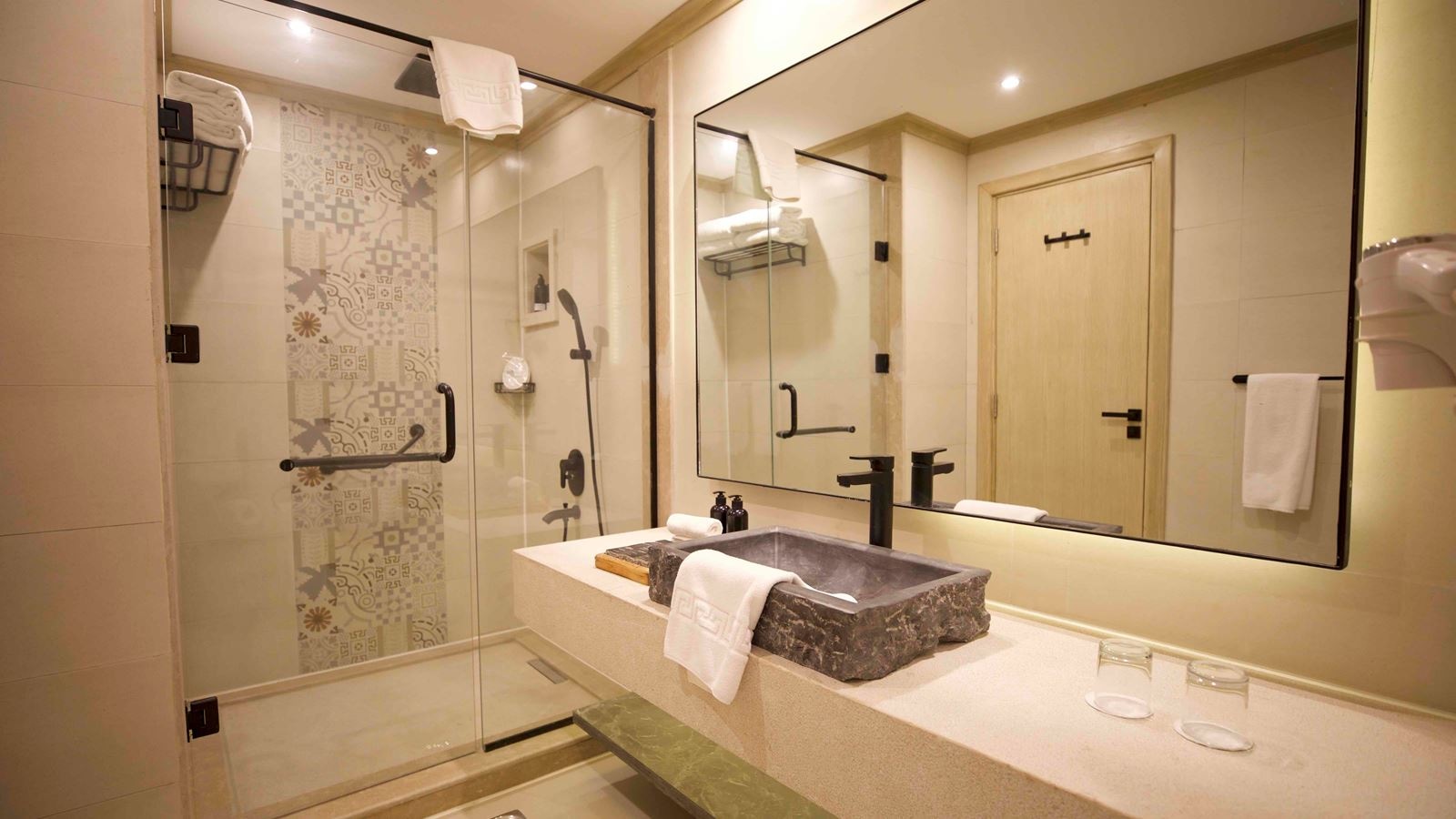 rooms-deluxe-room-garden-view