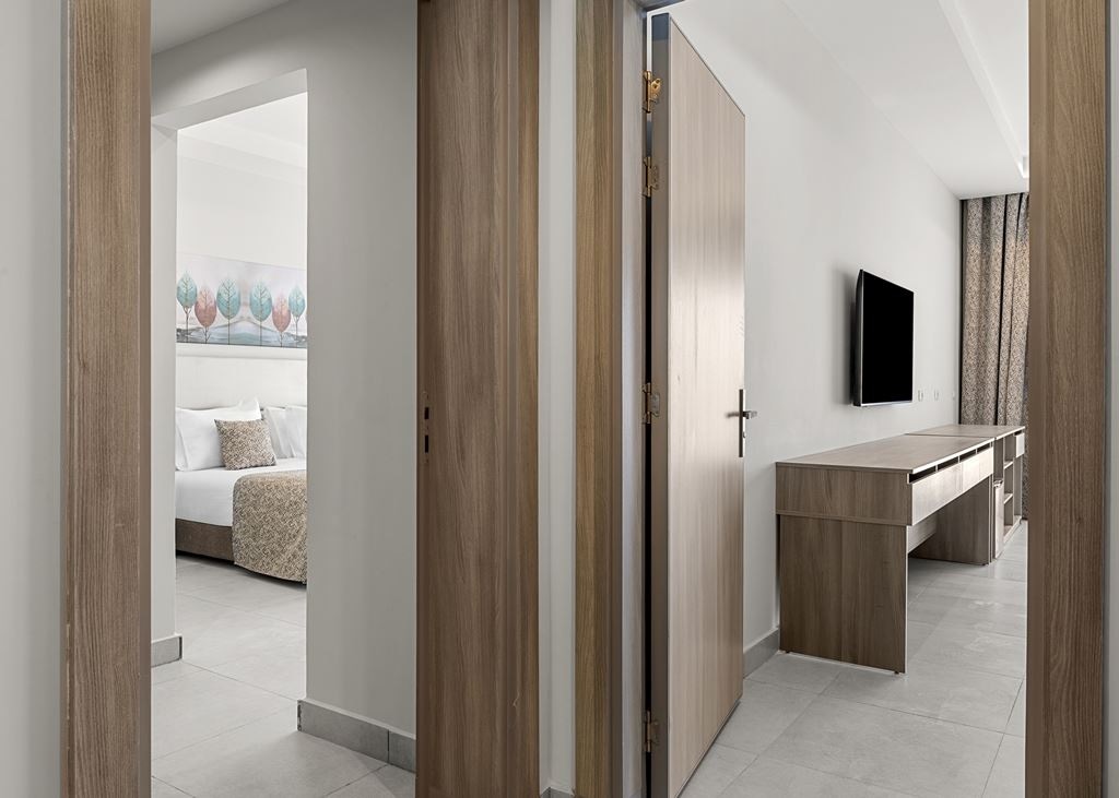 rooms-family-superior-2-bedrooms-pool-view