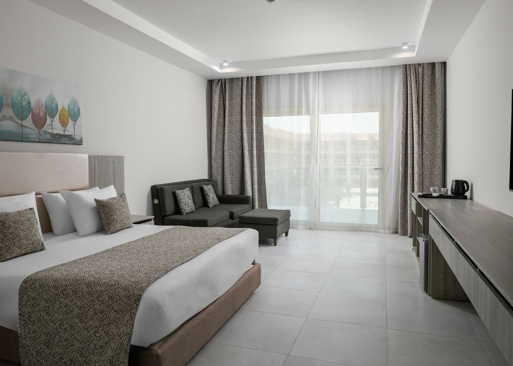 rooms-family-superior-2-bedrooms-pool-view