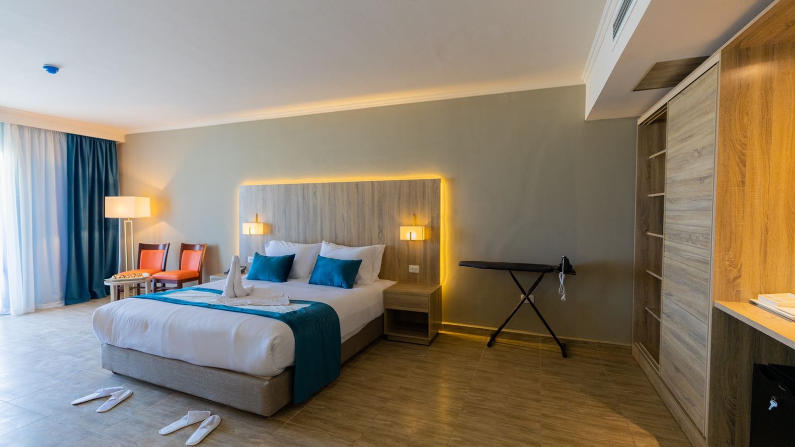 rooms-family-room-2-bedrooms