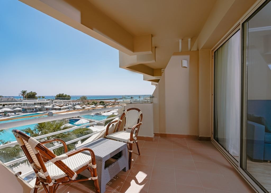 rooms-superior-room-side-sea-view