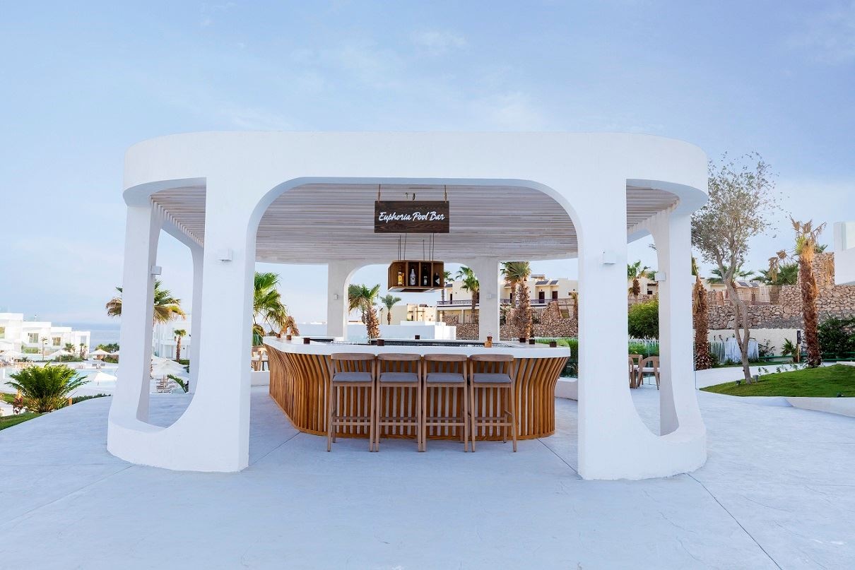 bars-euphoria-pool-bar