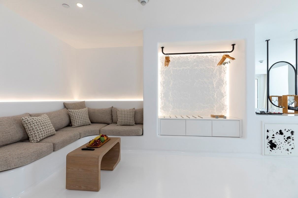 rooms-the-party-never-end-suite-private-pool