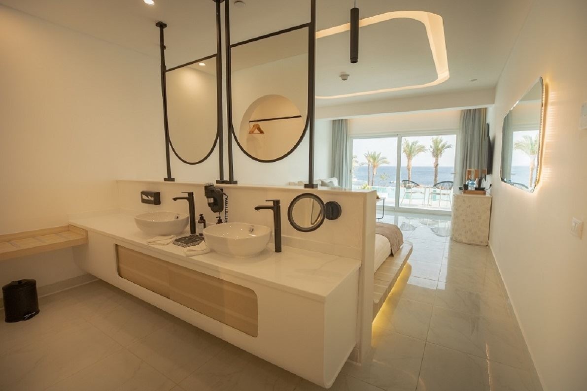 rooms-deluxe-swimup-room