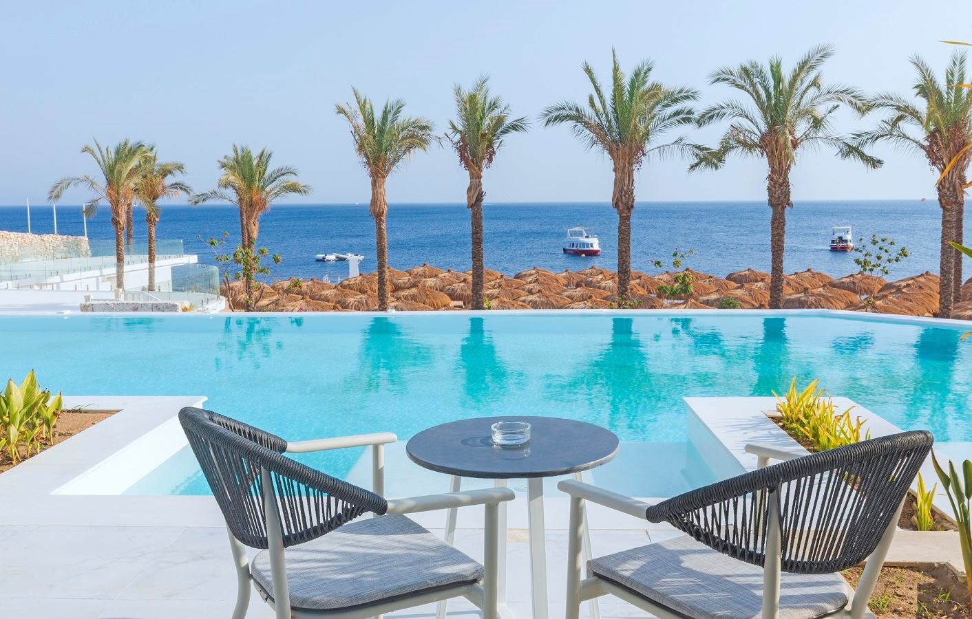 rooms-posh-club-junior-swim-up-suite-beach-front