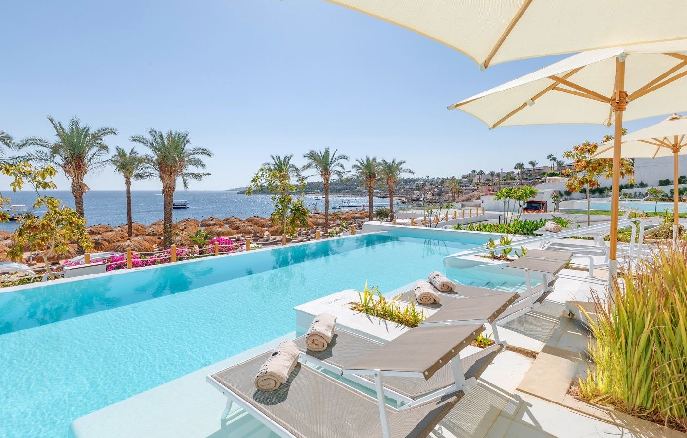 rooms-posh-club-junior-swim-up-suite-beach-front