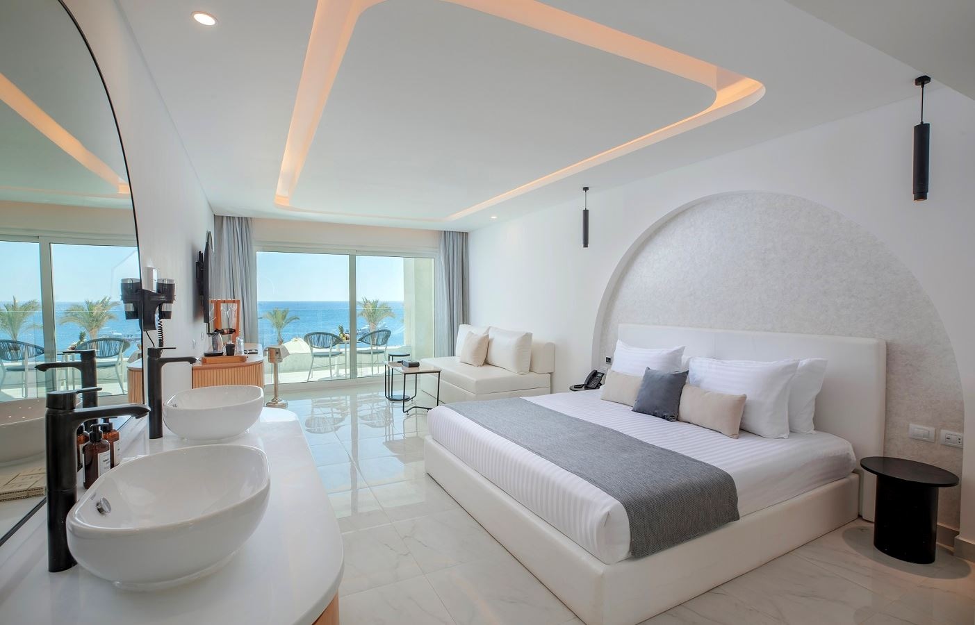 rooms-posh-club-junior-jacuzi-suite-sv-beach-front