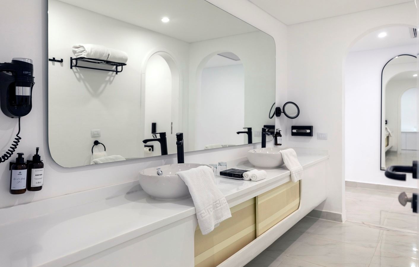 rooms-posh-club-executive-pool--suite-pv