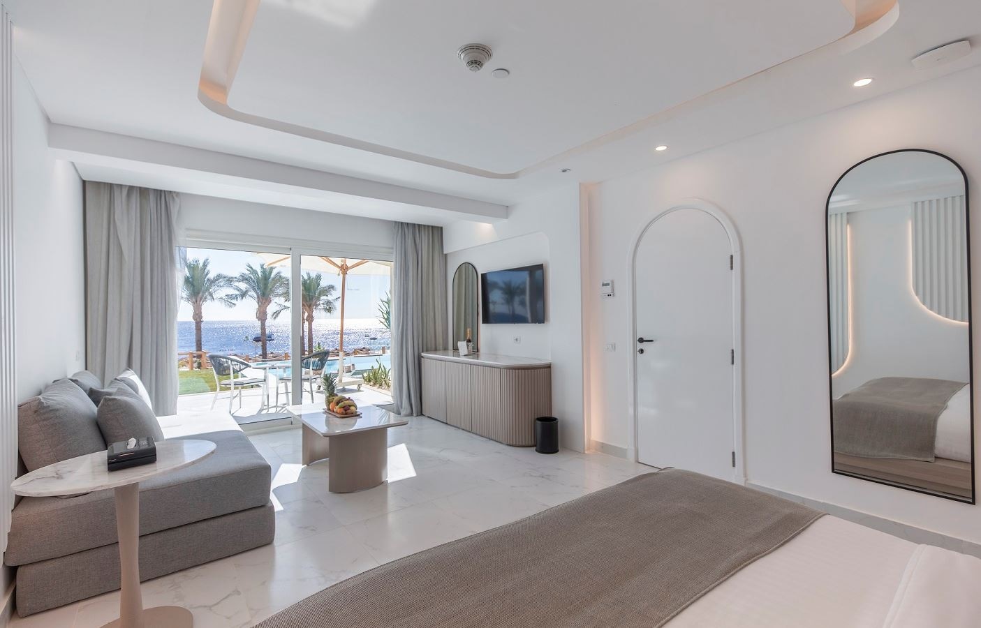 rooms-posh-club-royal-suite-beach-front-with-private-pool
