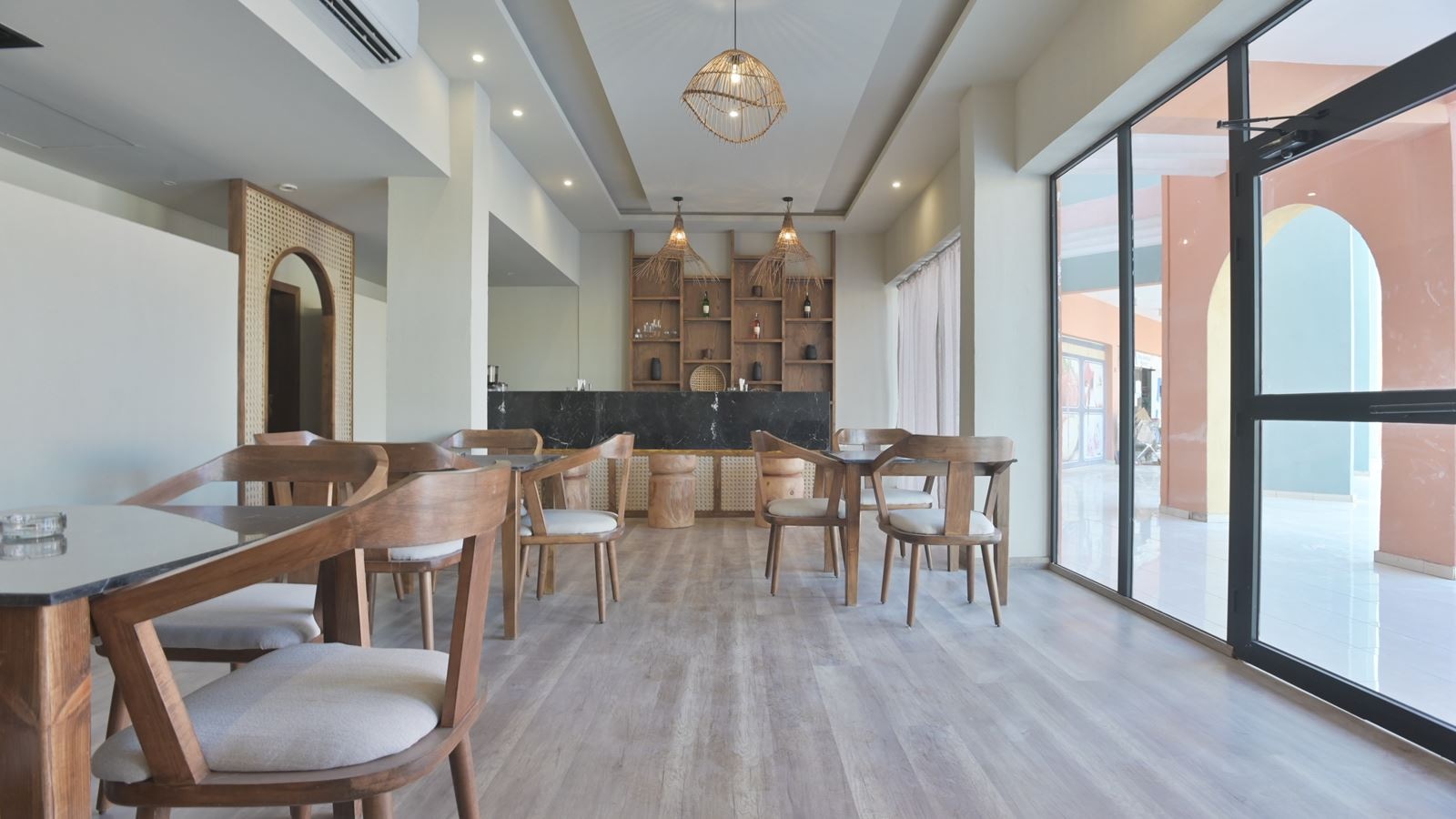 bars-friskys-bar-lobby-bar