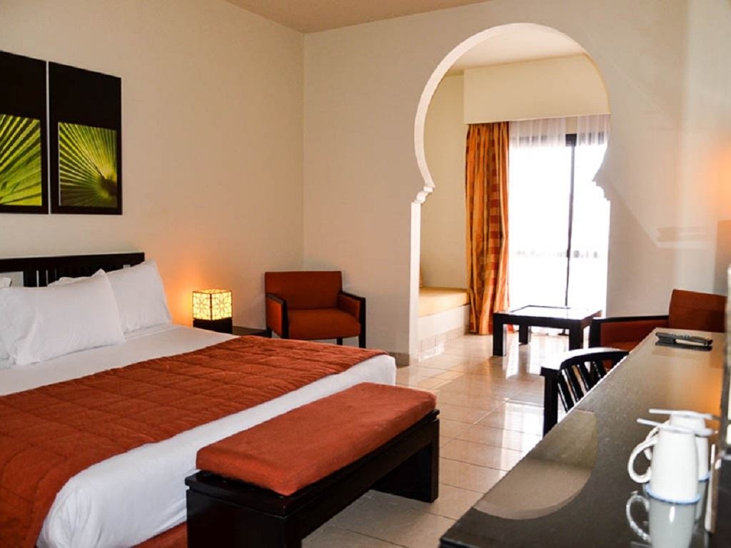 rooms-triple-comfort-room-garden--pool-view