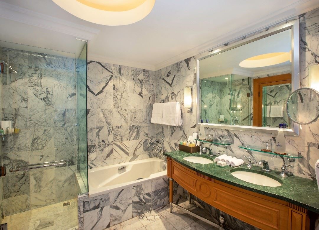 rooms-triple-executive-suite-adult-+18