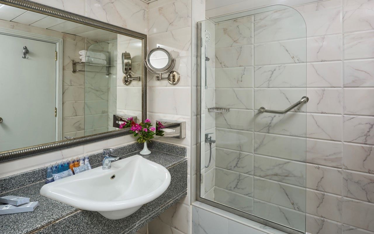 rooms-superior-pool-view