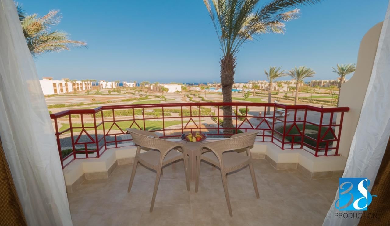 rooms-superior-pool-view-room