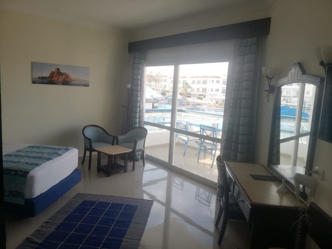 rooms-superior-direct-pool-view-room