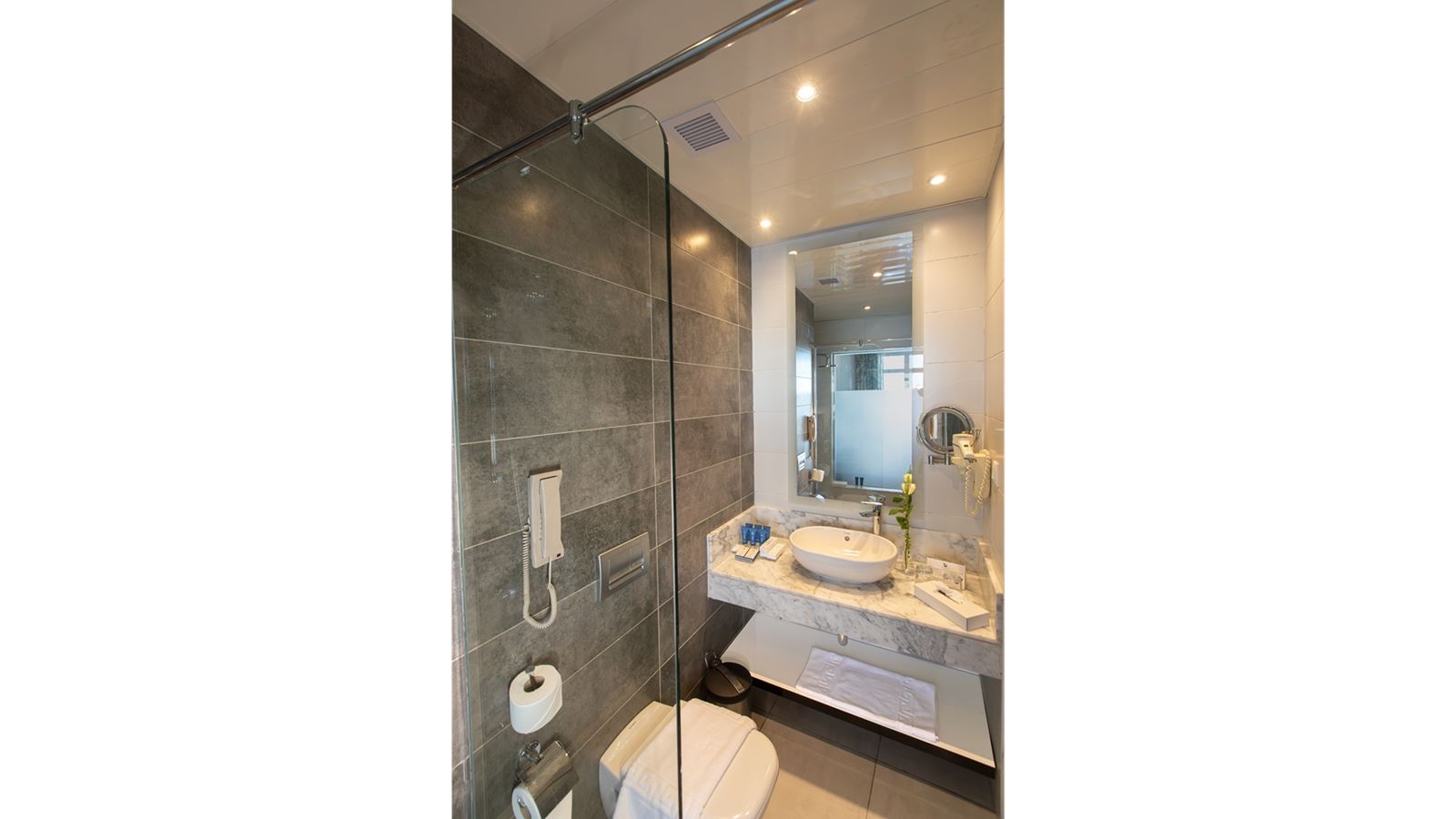 rooms-deluxe-jacuzzi-beach-front