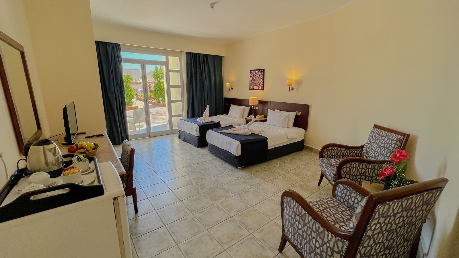 rooms-studio-pool-view