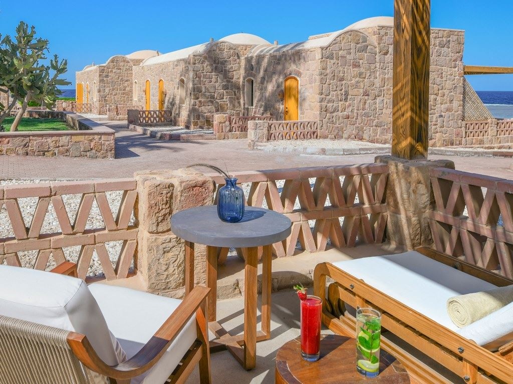 rooms-premium-room-partial-sea-view