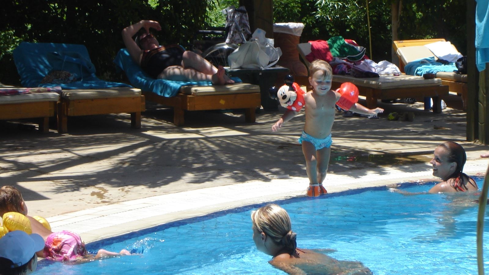 pools-outdoor-childrens-pool