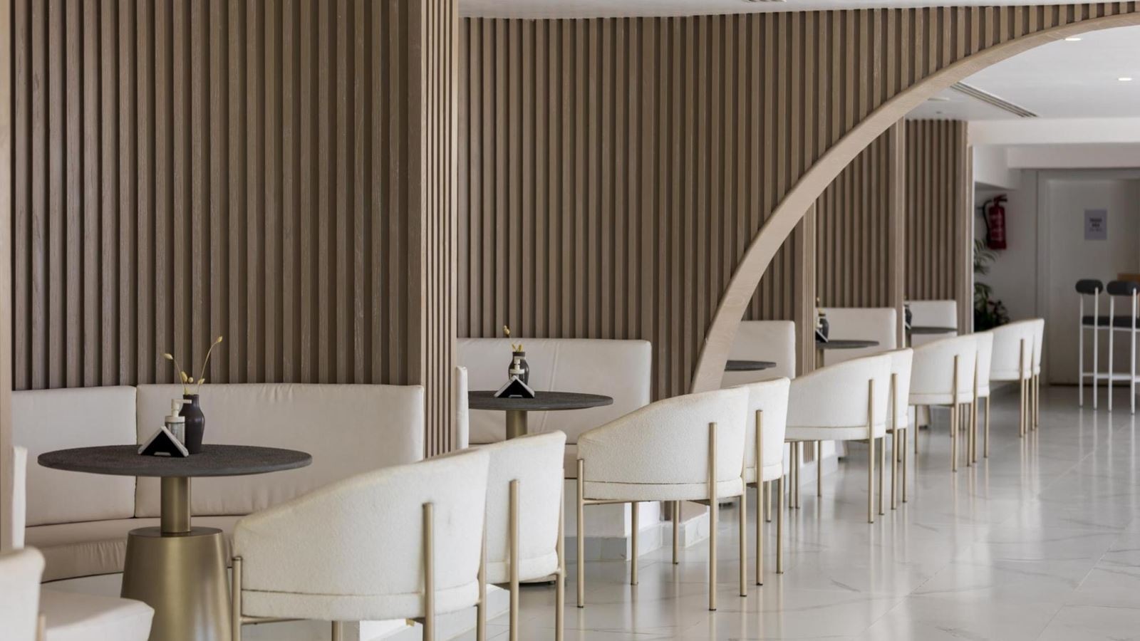 bars-ivory-lobby-bar