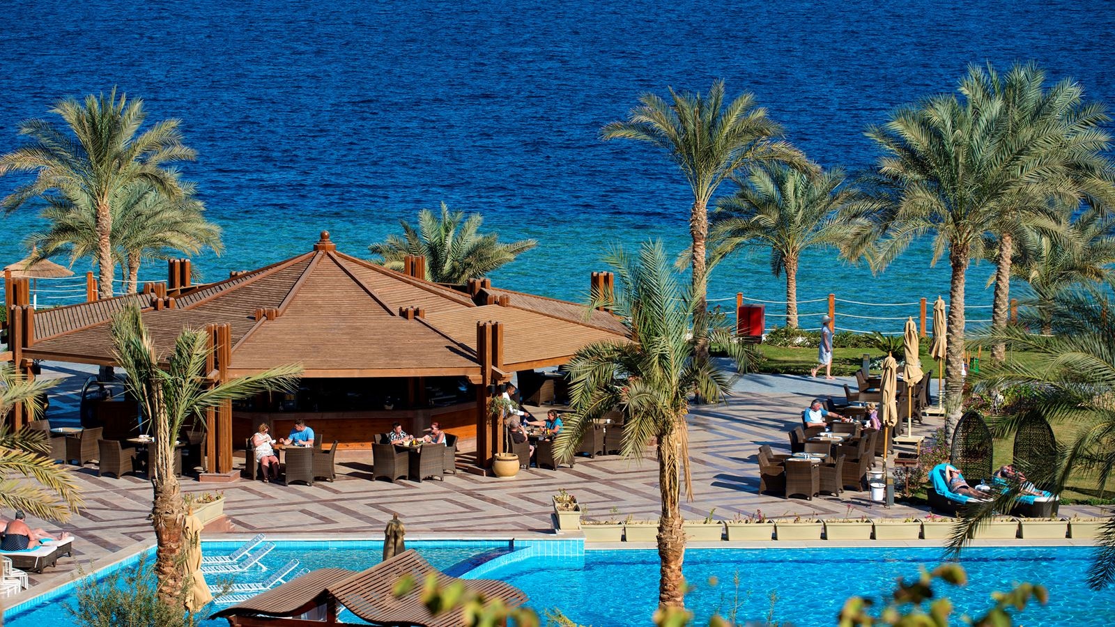 restaurants-island-pool-bar