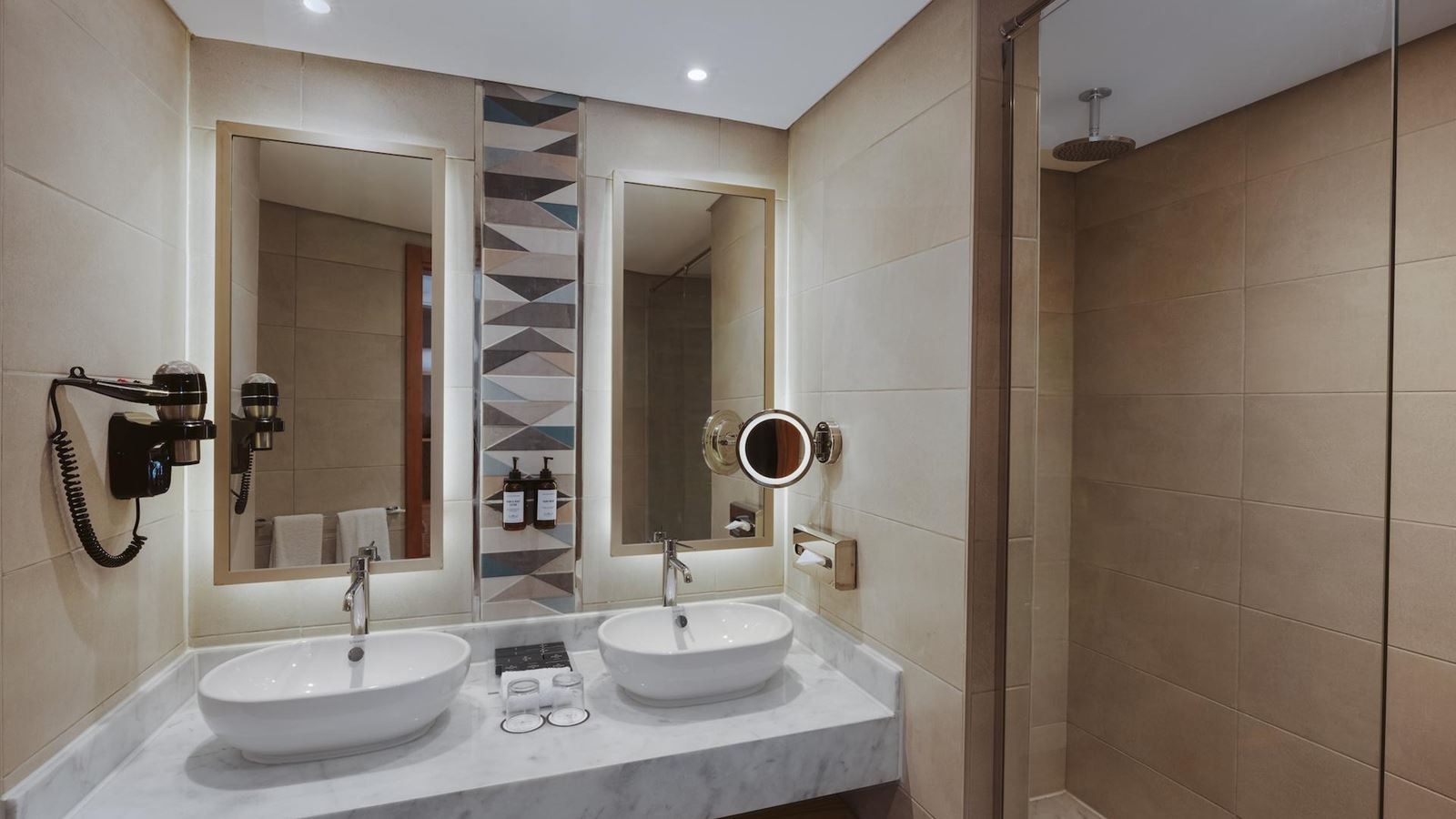 rooms-executive-jacuzzi-suite-partial-sea-viewsea-viewsea-front